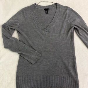 H&M Women's Gray V-Neck Sweater